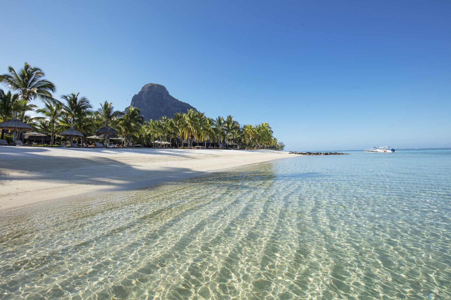 Paradis Beachcomber Golf Resort & Spa